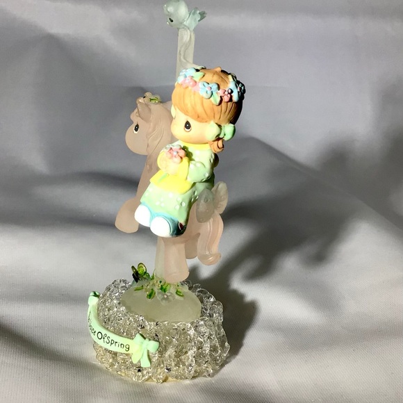 PRECIOUS MOMENTS “The Voice of Spring” carousel - Picture 2 of 14